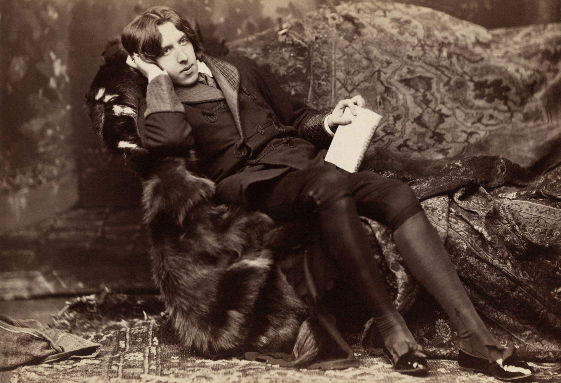 Oscar Wilde (public domain)